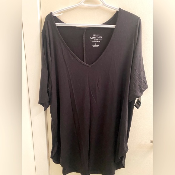 New Torrid tunic v neck - Picture 1 of 3